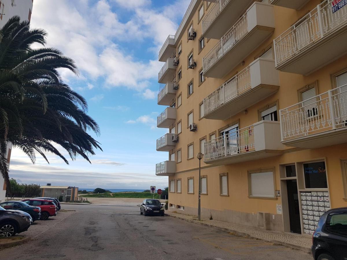 Armacao De Pera Praia Mar Sol Esterno foto